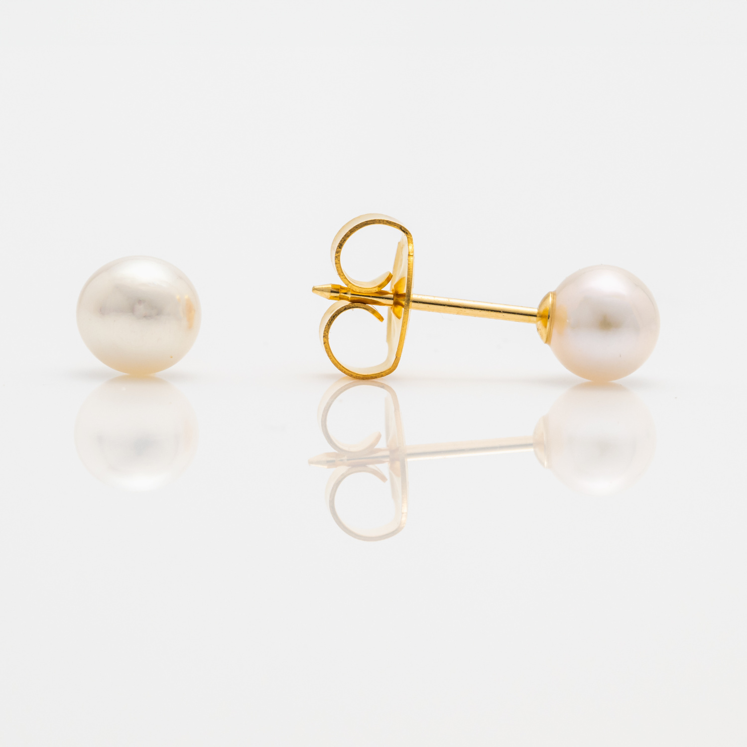 Pearl Stud Earring