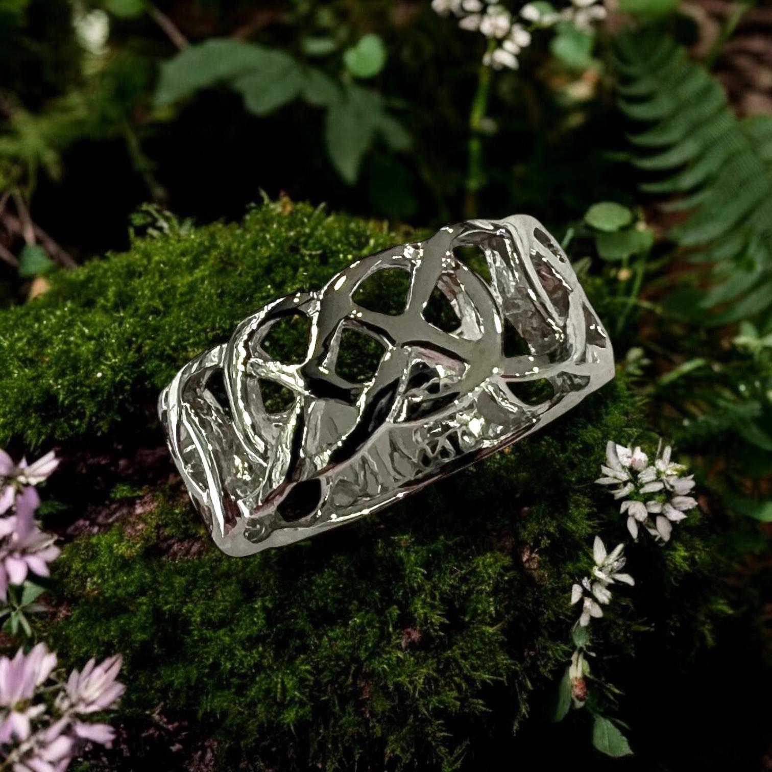 925 Sterling Silver Celtic Knot Friendship Band Ring  - Image 3