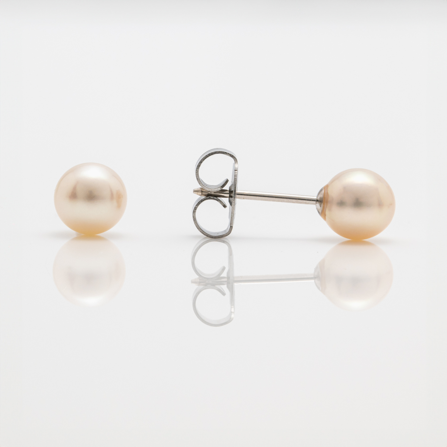 Pearl Stud Earring