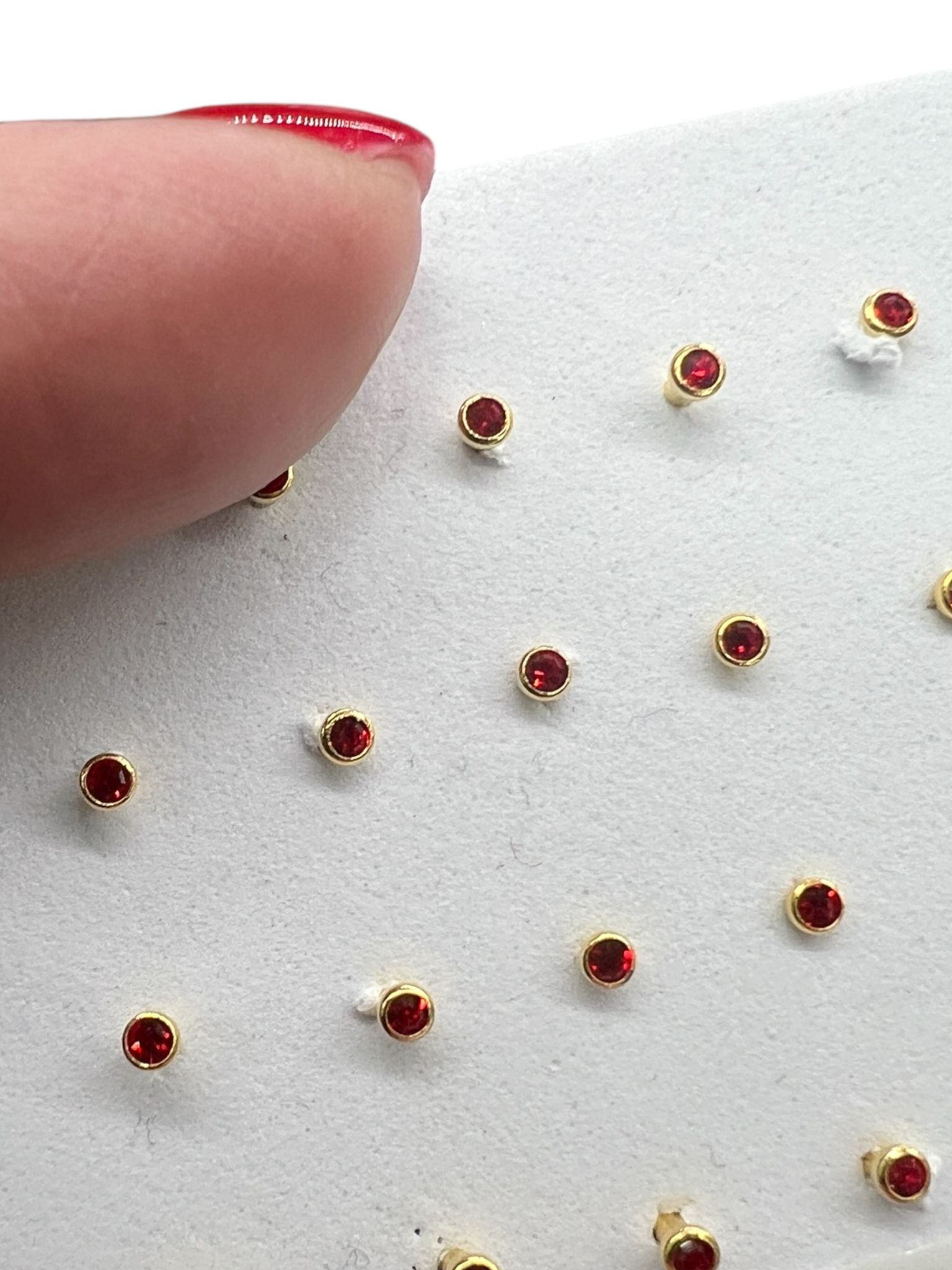 316L Surgical Steel Gold 2mm Siam Red CZ Threaded Labret Flatback 1.2mm x 6mm / 8mm / 10mm - Image 2